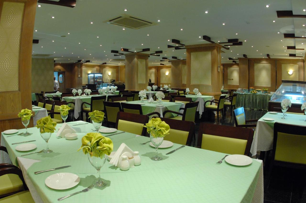 Al Muntazah Plaza Hotel Doha Exterior foto